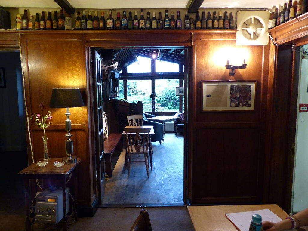 The Sun Inn Englefield Green Zewnętrze zdjęcie