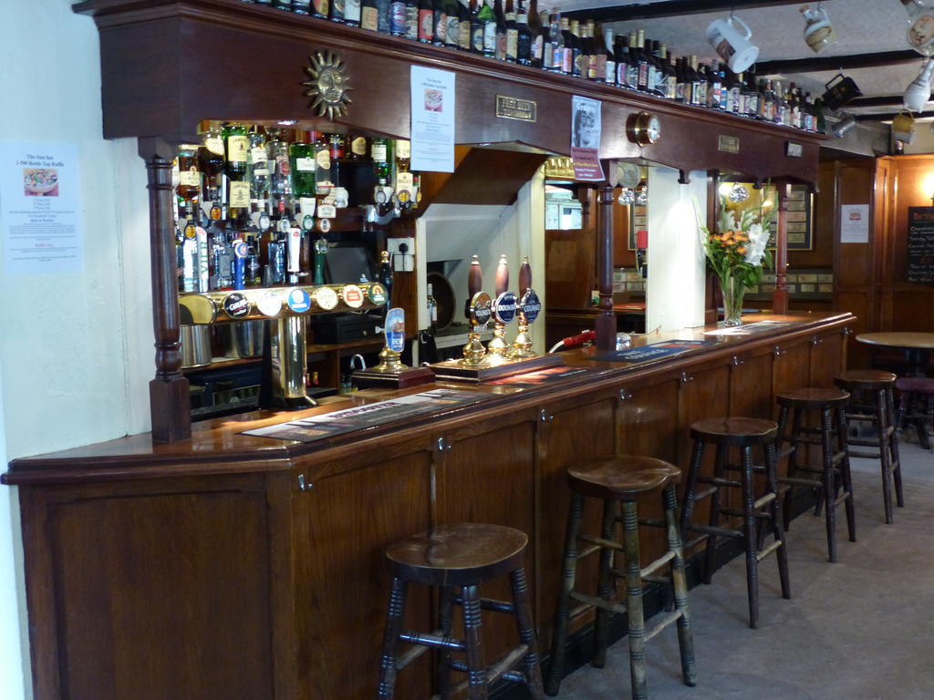 The Sun Inn Englefield Green Zewnętrze zdjęcie