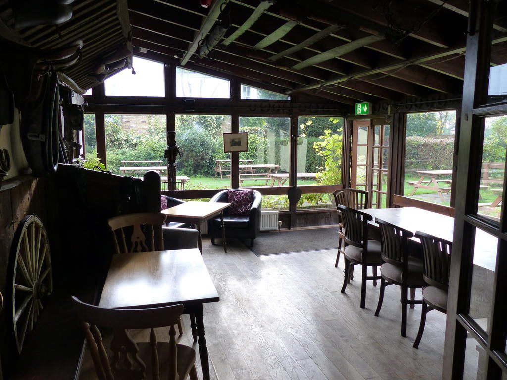 The Sun Inn Englefield Green Zewnętrze zdjęcie